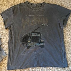 Def Leppard shirt